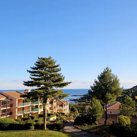 2m - C0 270 - 455la Saint-Raphael (Var)